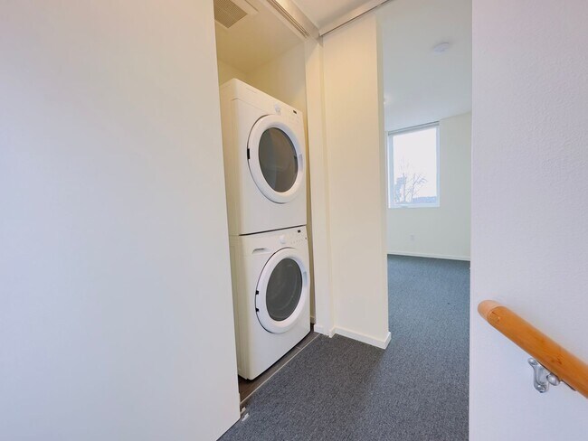 Building Photo - 3 Bedroom Central District Townhome w/ Garage, AC & Rooftop Deck