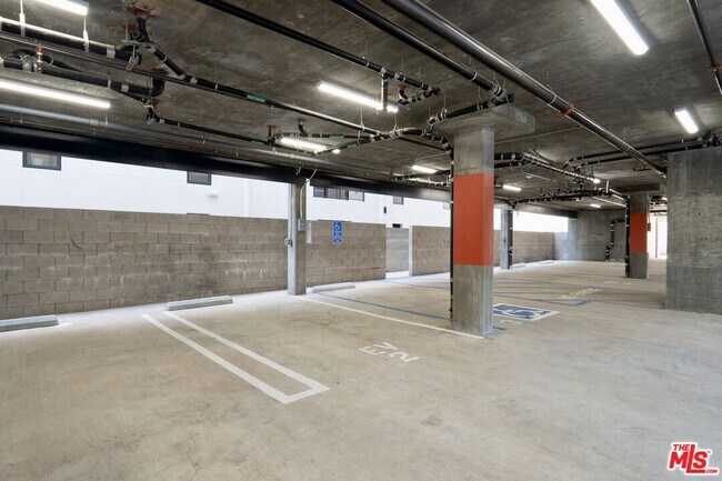 Building Photo - 5813 Lexington Ave