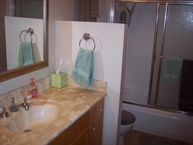 Building Photo - Upstairs 1 Bed/1 Bath Condo in Del Cerro!