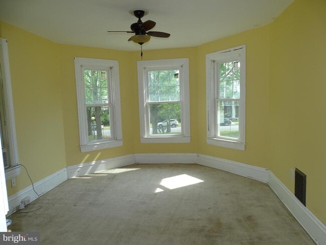 Building Photo - 108 Commerce St