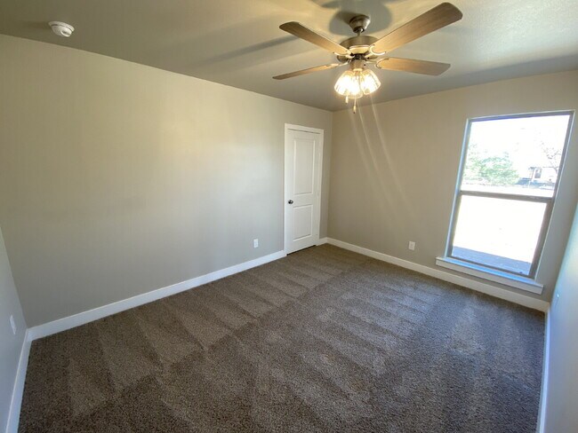 Building Photo - Wonderful 4 Bedroom 2 Bathroom in Bell Farms!