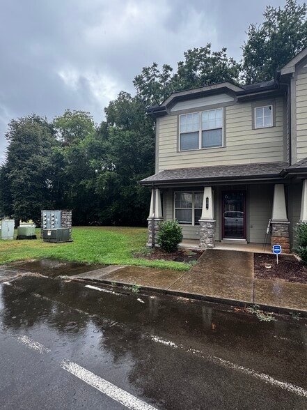 Primary Photo - 105 4th Ave