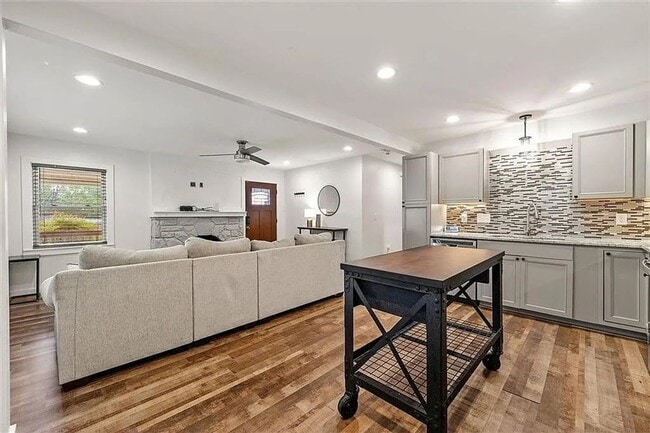 Building Photo - Charming 3BR House in Atlanta