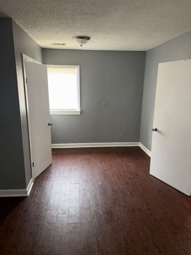 Building Photo - 2283 Poe Ave