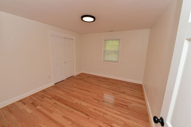 Building Photo - 817 Englewood Dr