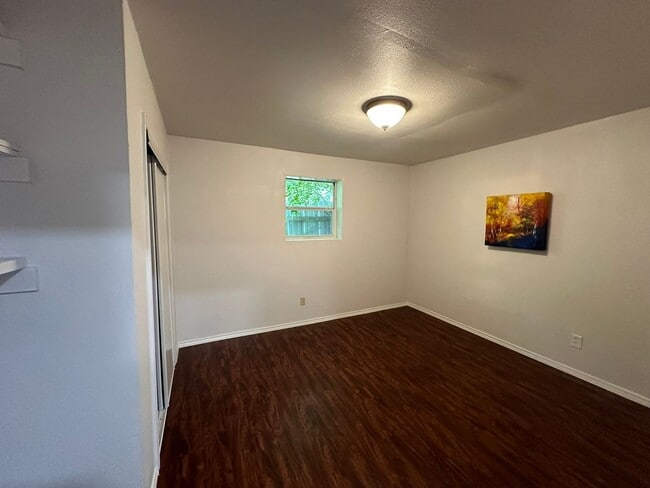 Building Photo - 2-BEDROOM *ALL UTILITIES INCLUDED*