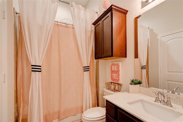 Building Photo - 531 Sydney St