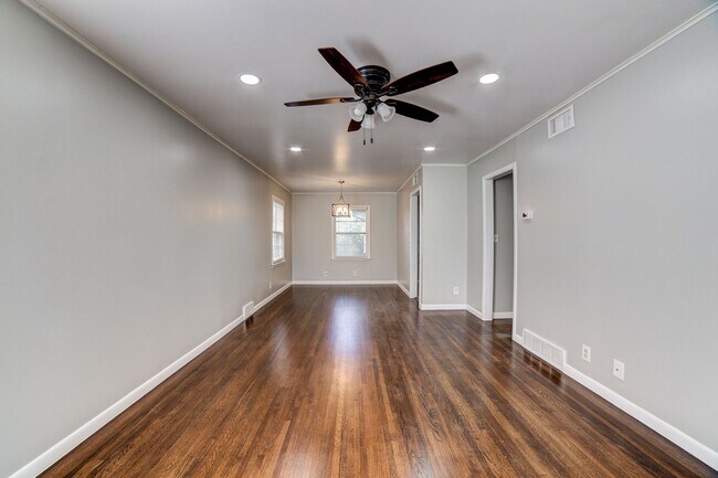 Building Photo - 3 Bed | 1 Bath | Tulsa