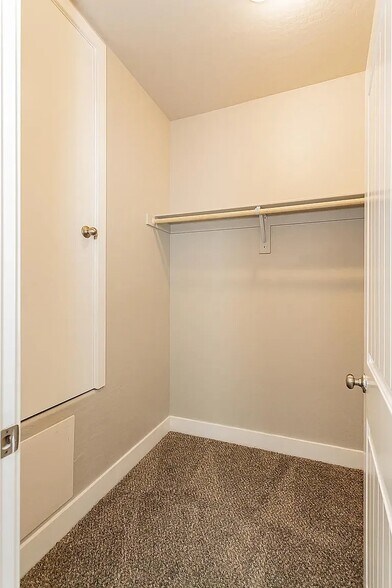 Building Photo - 1681 S Dandelion St