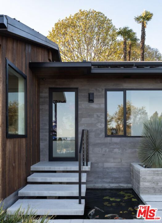 Building Photo - 2532 Canyon Oak Dr