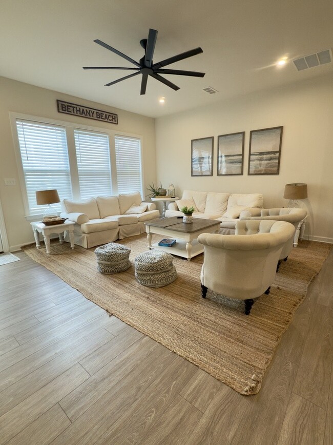 Building Photo - 37 Beach Club Ave