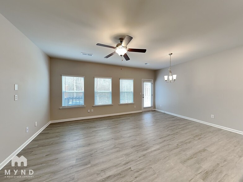 Building Photo - 5097 Lower Elm St