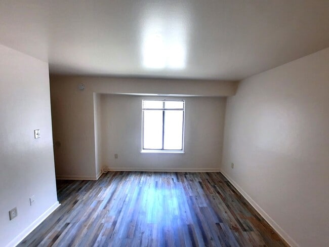 Building Photo - Long Reach Village – Renovated 2BR Condo