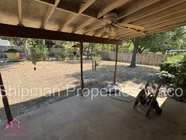 Building Photo - 919 La Porte Dr
