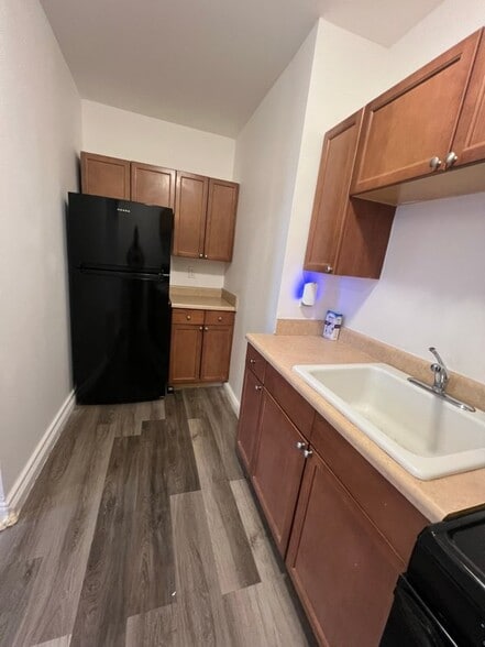 Building Photo - 366 4th Ave