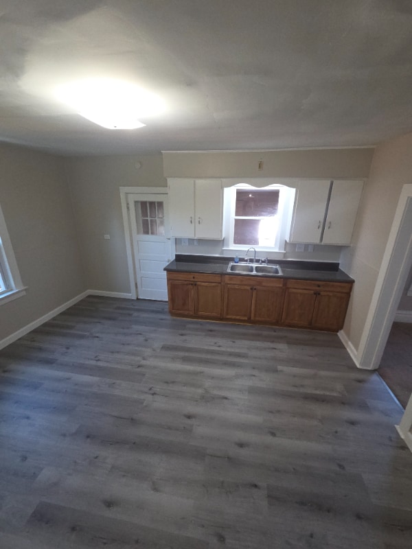 Building Photo - 340 W 24th St