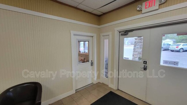 Building Photo - 3947 E Calvary Rd