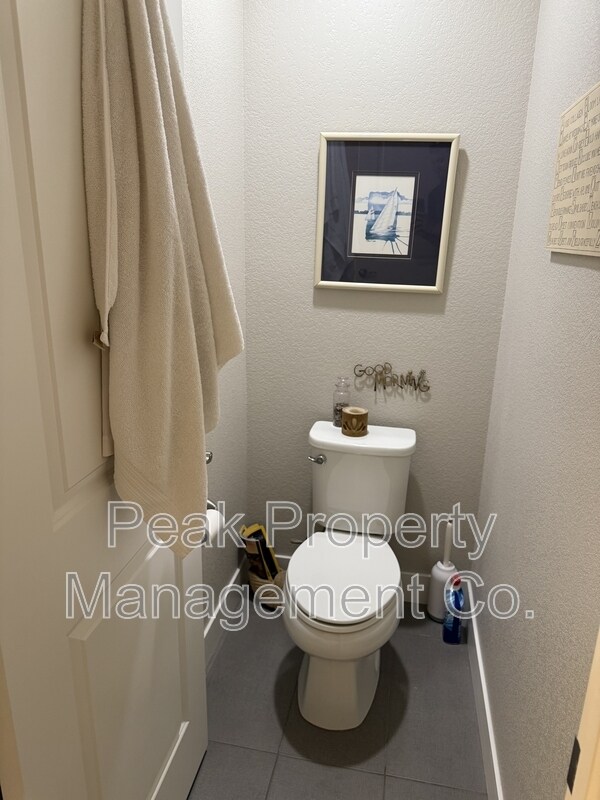 Building Photo - 2608 Kansas Dr