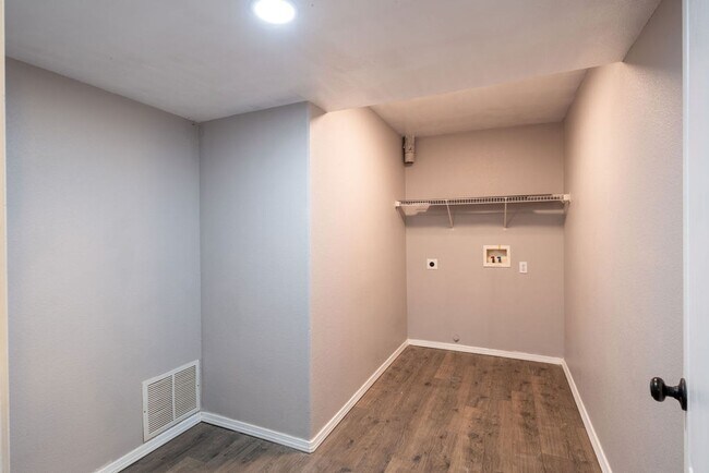 Building Photo - Stunning 4-bedroom, 3-bathroom home near Ft Carson!