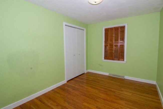 Building Photo - 517 E 2nd St