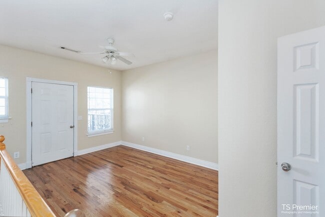 Building Photo - 523 N Storer Ave