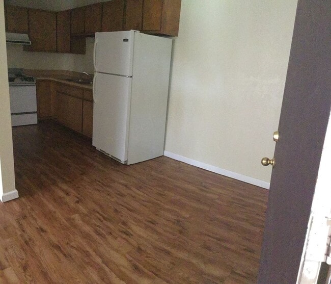 Building Photo - Marshfield Apartments