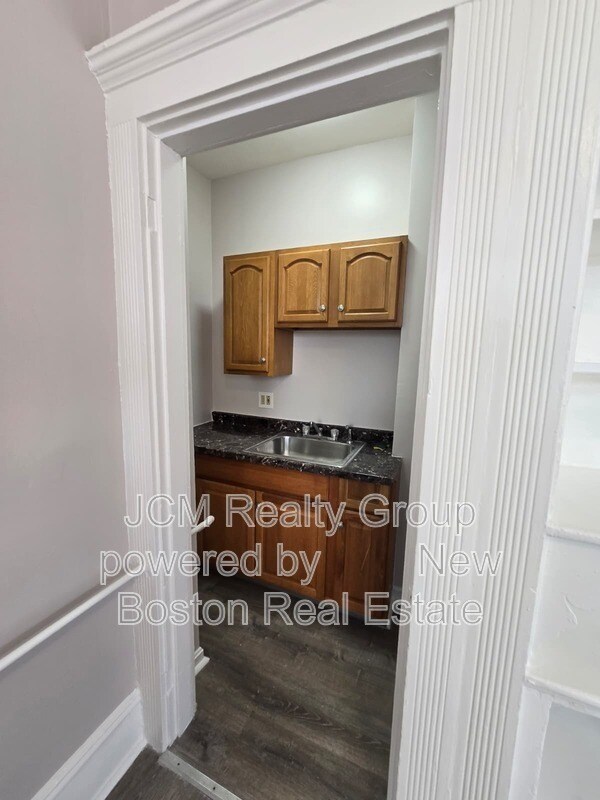 Building Photo - 116-124A Central Ave