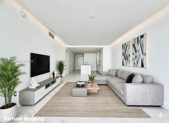 Building Photo - 700 NE 24th St