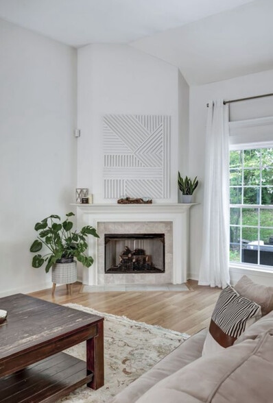 Building Photo - 6925 Sunnywood Dr