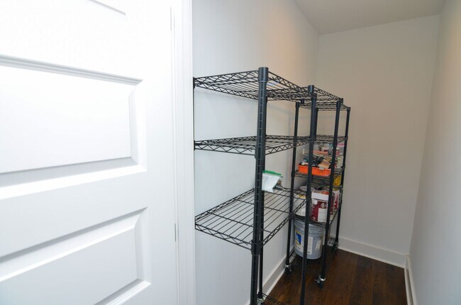 Building Photo - Stunner in East