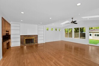 Building Photo - South Rose Hill 4 Bedroom with Entertainment Deck