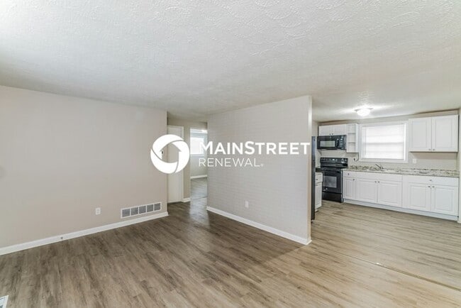 Building Photo - 3 Bedroom Pet-Friendly Home in Louisville, KY with Main Street Renewal