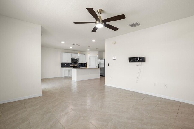 Building Photo - Home For Rent in Wesley Chapel!