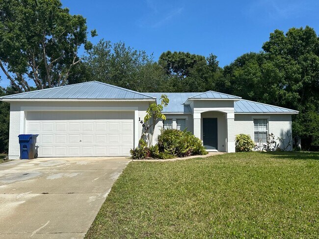 Primary Photo - 3/2/2 home in quiet Sebastian Highlands