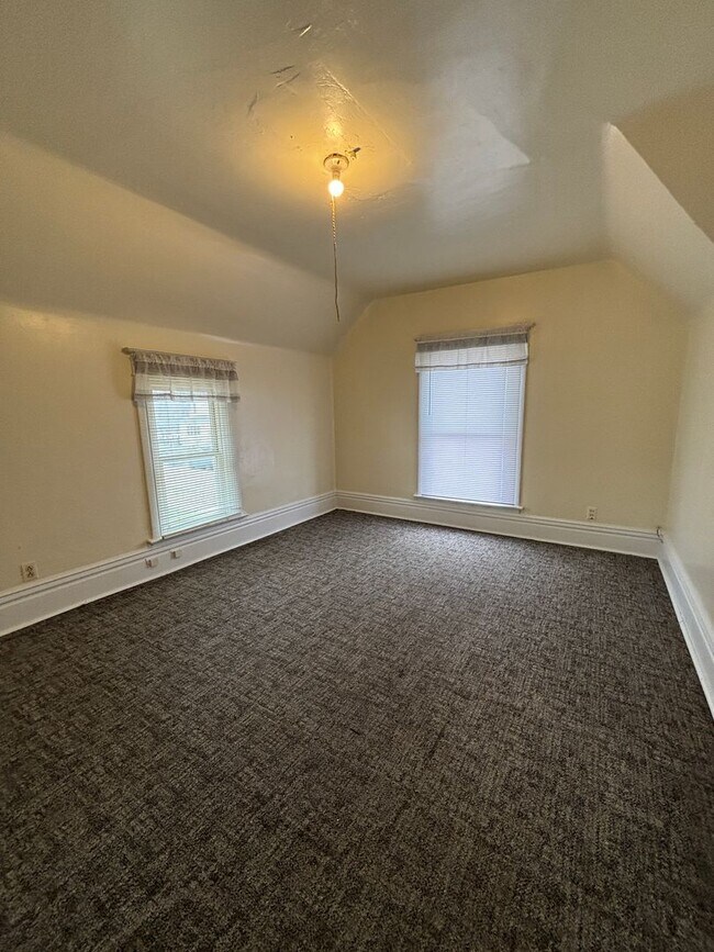 Building Photo - 326 Fowler St