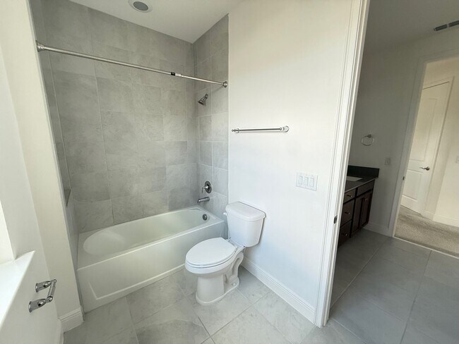 Building Photo - 5/4 spacious Saint Cloud Home