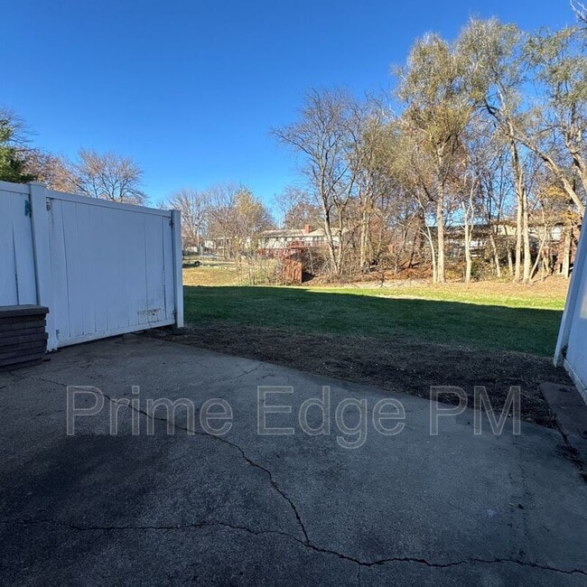 Building Photo - 6235 Holdrege St