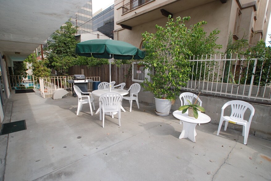 Building Photo - Hamel Granada