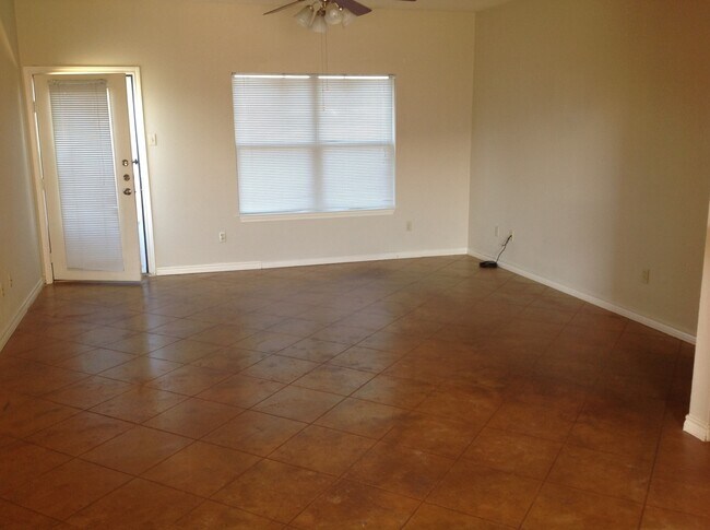 Building Photo - Surrey Ridge Duplex