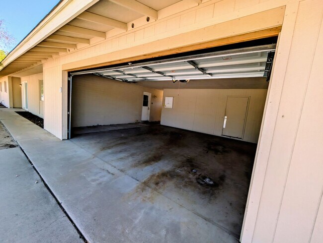 Building Photo - EXCEPTIONAL AREA/NEIGHBORHOOD-4 Bedrooms~S...