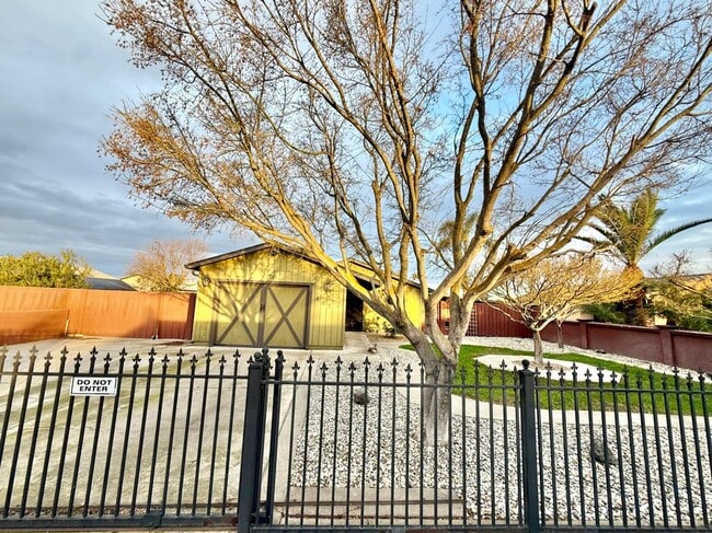 Building Photo - 482 Aztec Ln