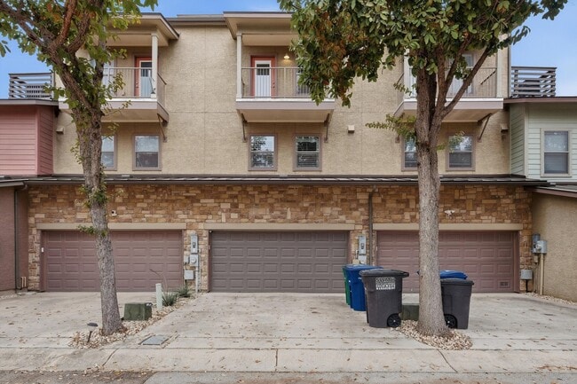 Building Photo - 508 Refugio St