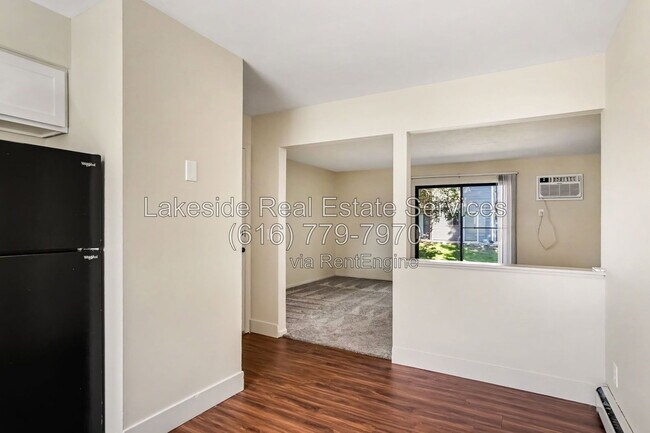 Building Photo - 1011 36th St SW