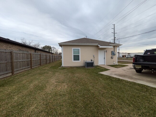 Building Photo - 2905 Pecos St