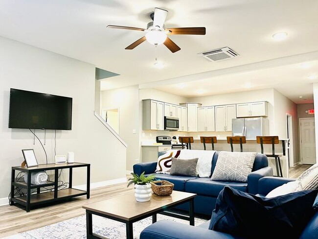 Building Photo - Shared Housing Experience in Memphis -> @t...