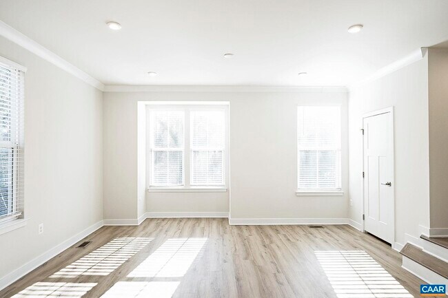 Building Photo - 2045 Landon Ln