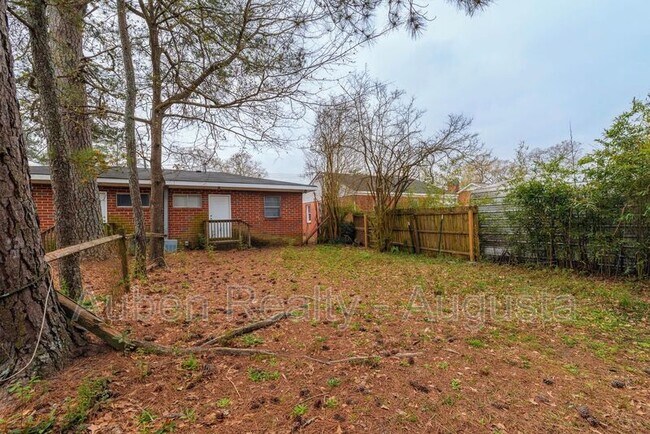 Building Photo - 2165 1/2 Telfair Street