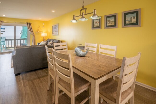 Building Photo - OFF-SEASON FURNISHED RENTAL