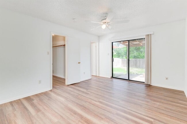 Building Photo - 13341 Water Oak Ln