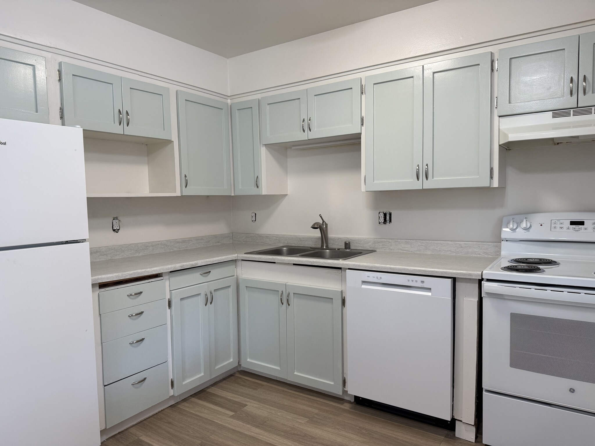 New appliances, lots of storage - 2107 Y St